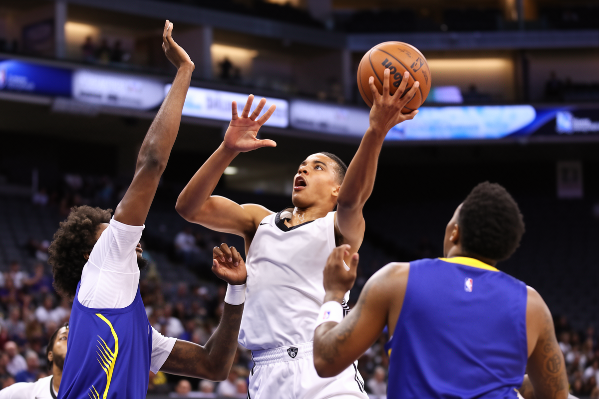 皇冠体育网址 - 路易斯维尔新星米卡尔·布朗 Jr.：夏季联赛首秀绽放 NBA 梦想 - 皇冠体育网址
